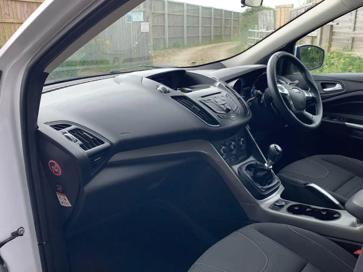 2013-ford-kuga-20tdci-zetec-big-9