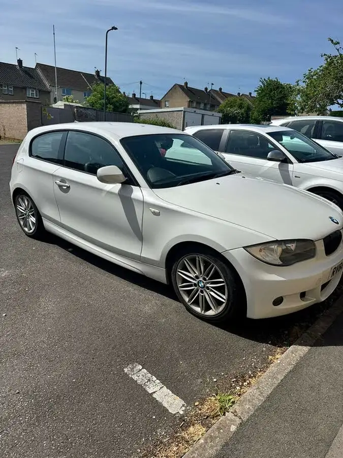2010-bmw-1-series-20td-120d-m-sport-hatchback-3d-big-0