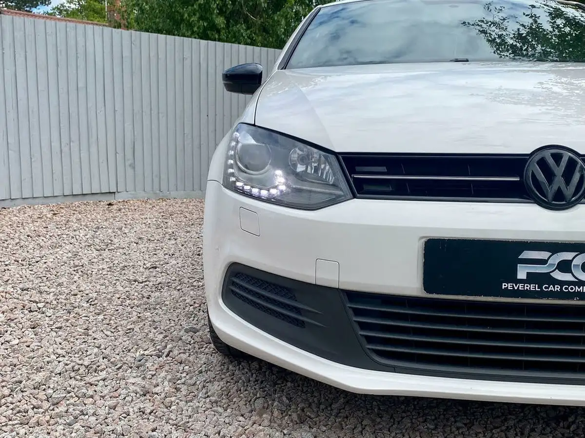 2013-volkswagen-polo-14-bluegt-3d-big-32