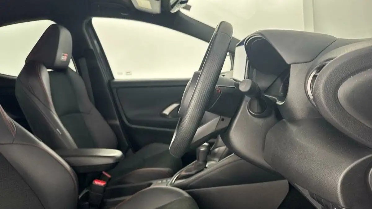 2024-toyota-yaris-15-vvt-i-gr-sport-128bhp-big-18