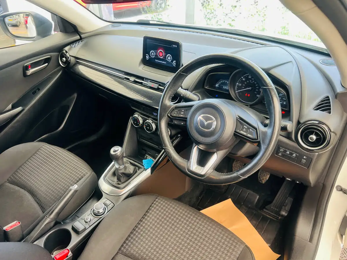 2019-mazda-mazda2-15-se-l-nav-big-8