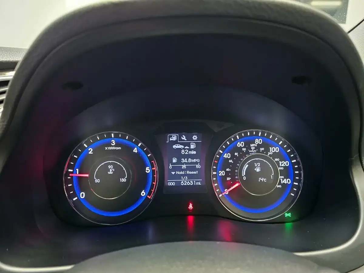 2016-hyundai-i40-17crdi-se-nav-141ps-saloon-4d-big-13