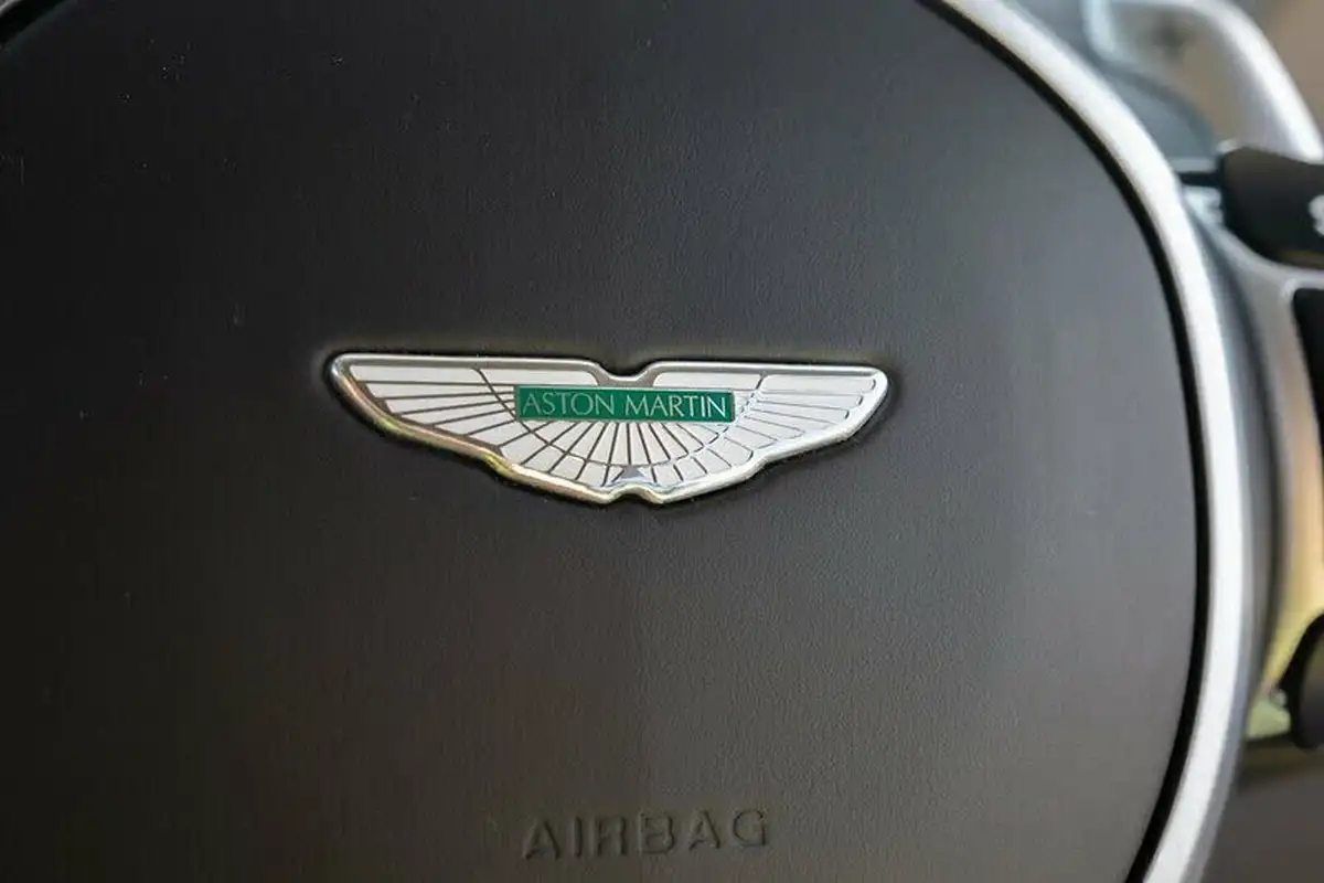 2017-aston-martin-db11-52-v12-launch-edition-big-33