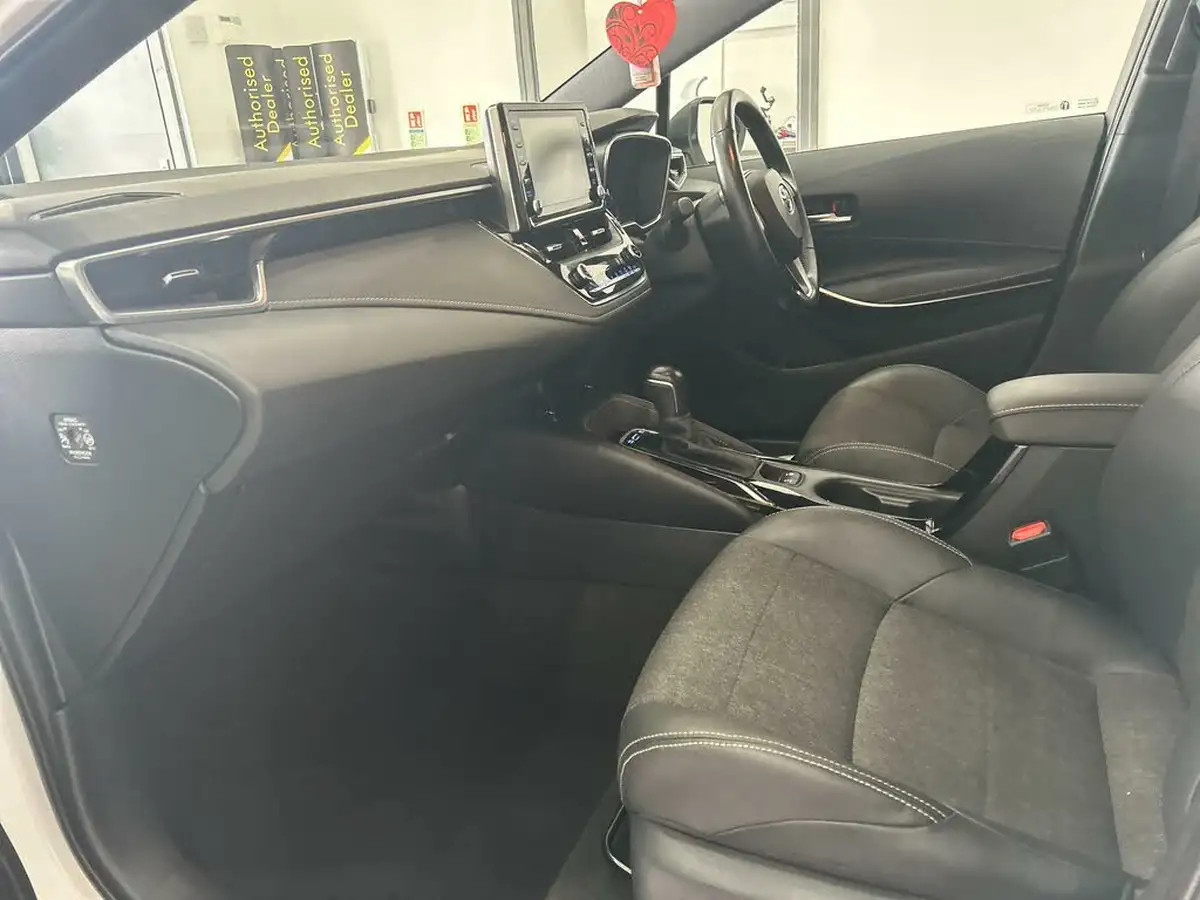 2021-toyota-corolla-18-vvt-i-design-trk-touring-sports-5d-big-45