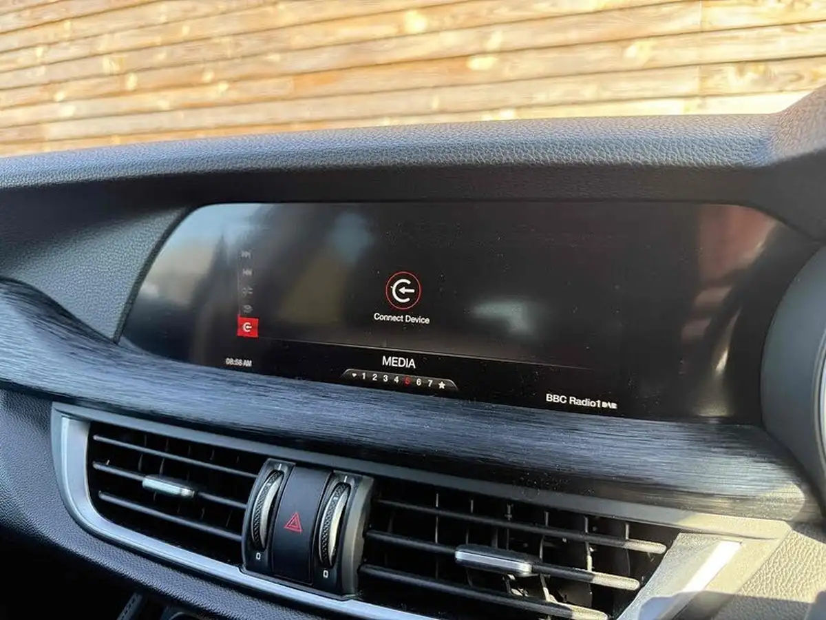 2020-alfa-romeo-stelvio-20-nero-edizione-big-18