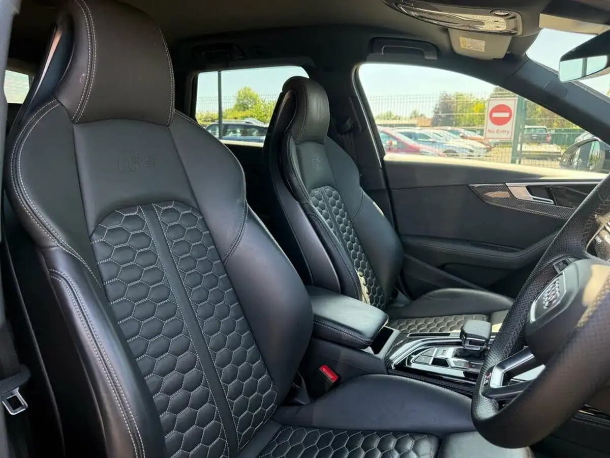 2024-audi-rs4-avant-29-tfsi-carbon-black-big-21