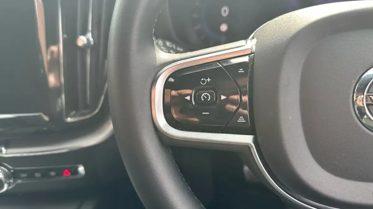 2022-volvo-xc60-20-t8-r-design-pro-455bhp-plug-in-hybrid-big-17