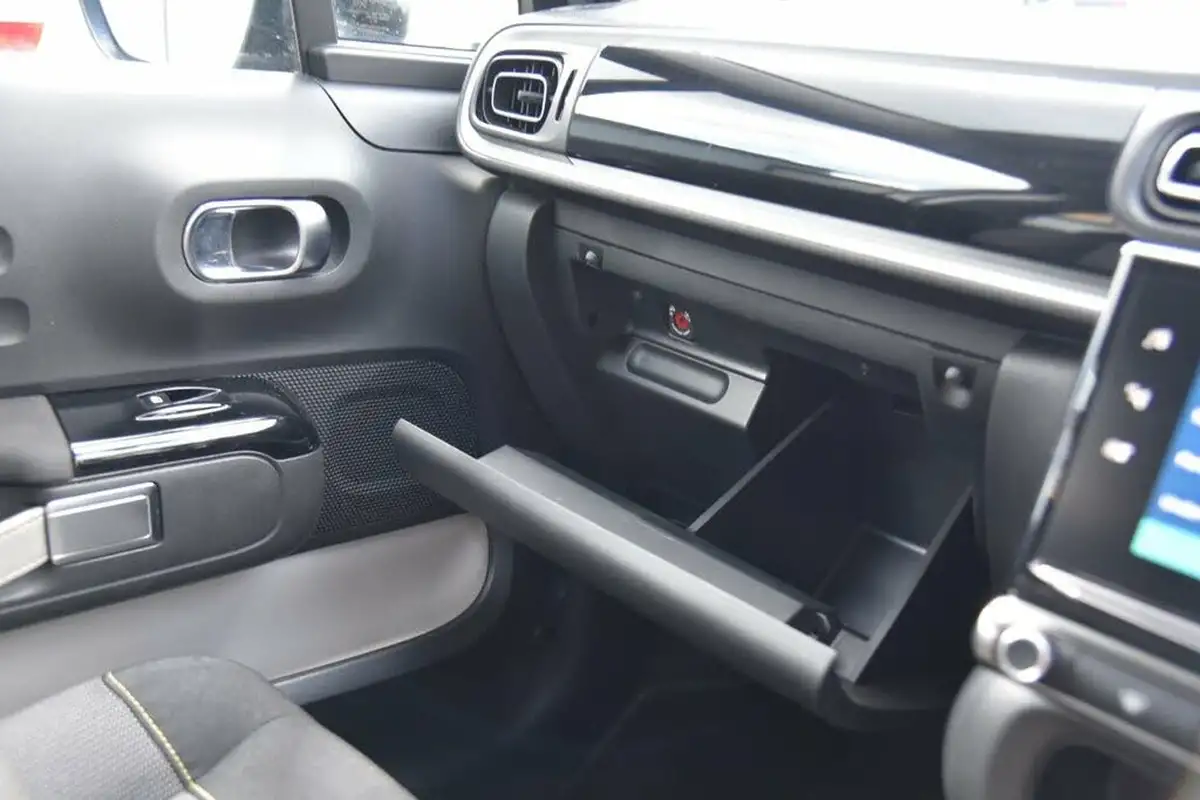 2021-citroen-c3-12-puretech-flair-83ps-big-40