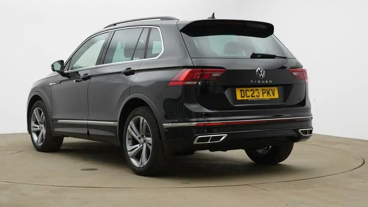 2023-volkswagen-tiguan-15-tsi-r-line-edition-big-2