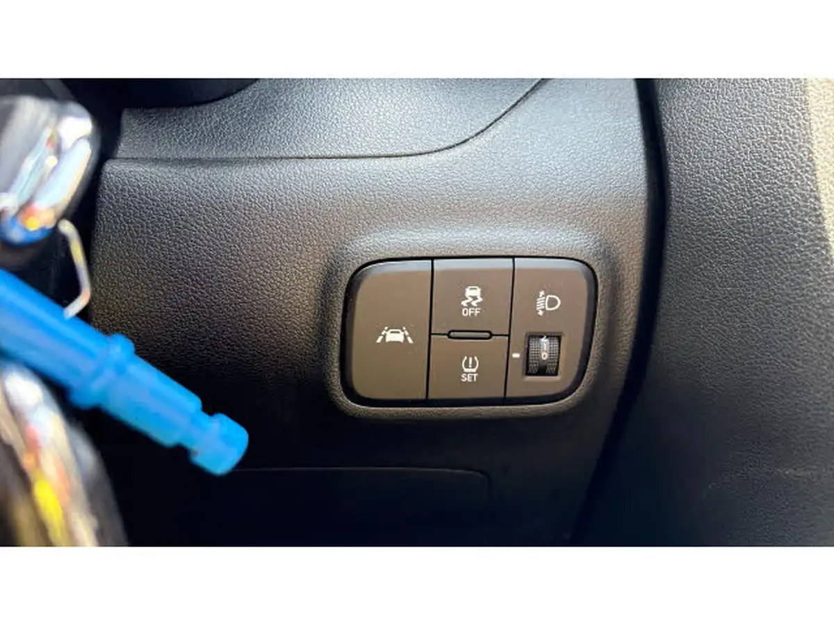 2023-hyundai-i10-12-se-connect-auto-big-46