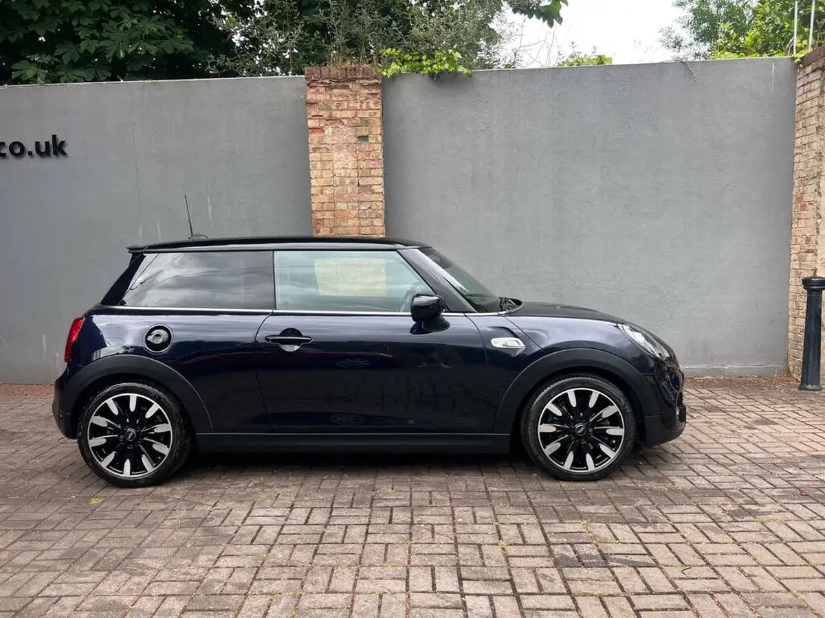 2019-mini-cooper-20-cooper-s-exclusive-189bhp-hatchback-3d-auto-big-1