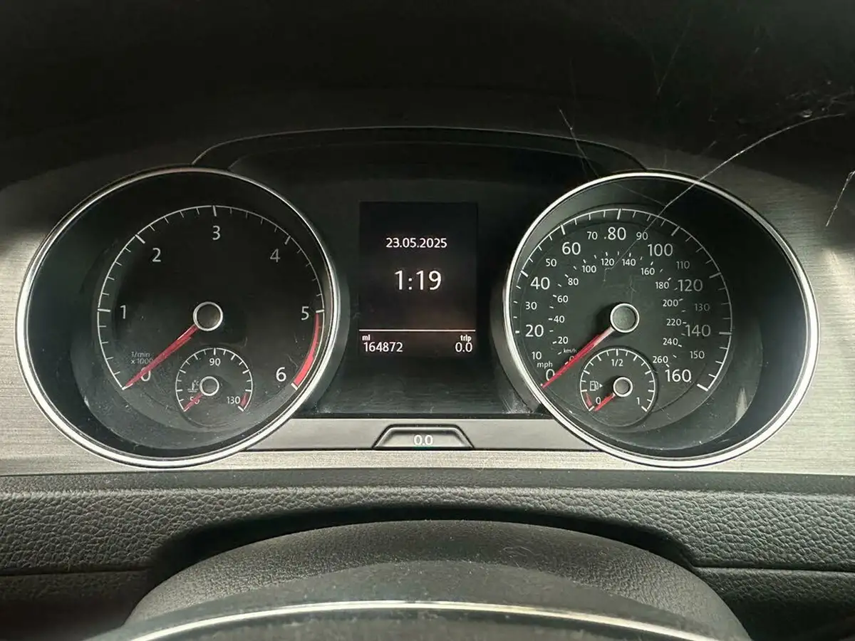 2013-volkswagen-golf-16tdi-se-ss-hatchback-5d-big-13