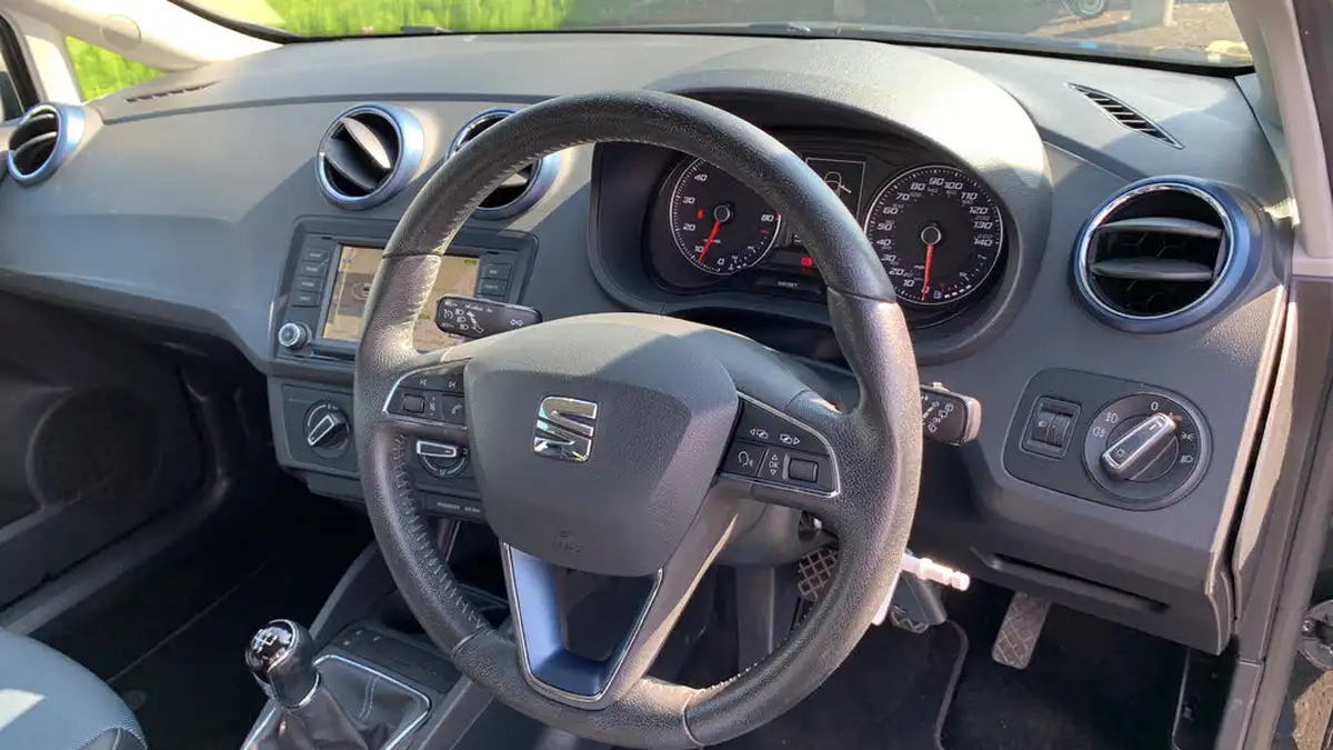2015-seat-ibiza-12-tsi-connect-sportcoupe-3d-big-10