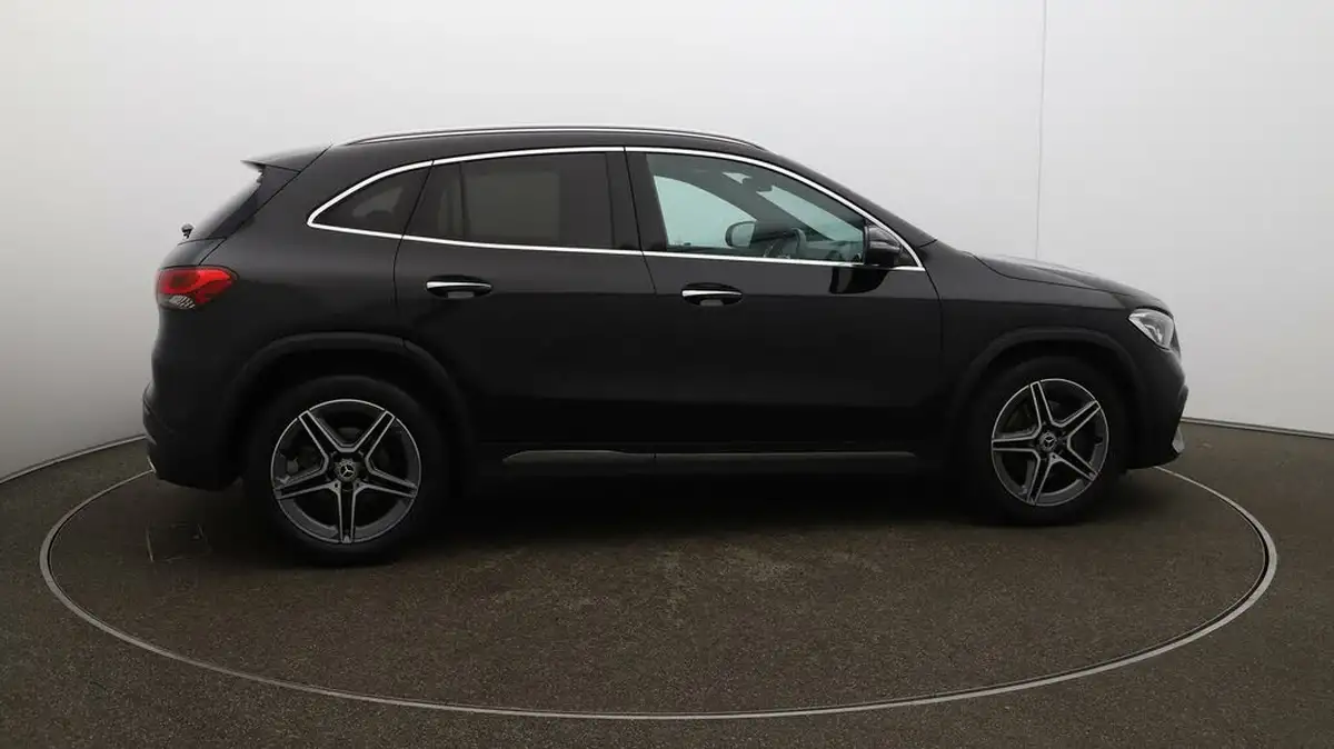 2022-mercedes-benz-gla-class-13-gla-180-amg-line-premium-big-41