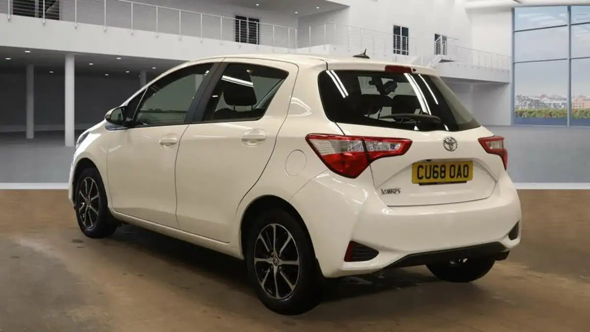 2018-toyota-yaris-15-vvt-i-icon-tech-111bhp-1496cc-big-2