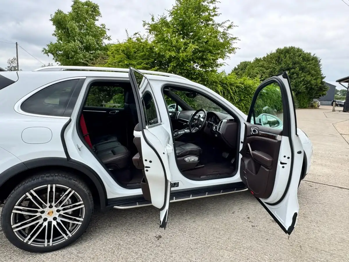 2015-porsche-cayenne-42td-s-big-16