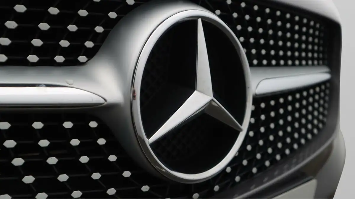 2018-mercedes-benz-a-class-16-a180-amg-line-ss-7g-dct-big-22