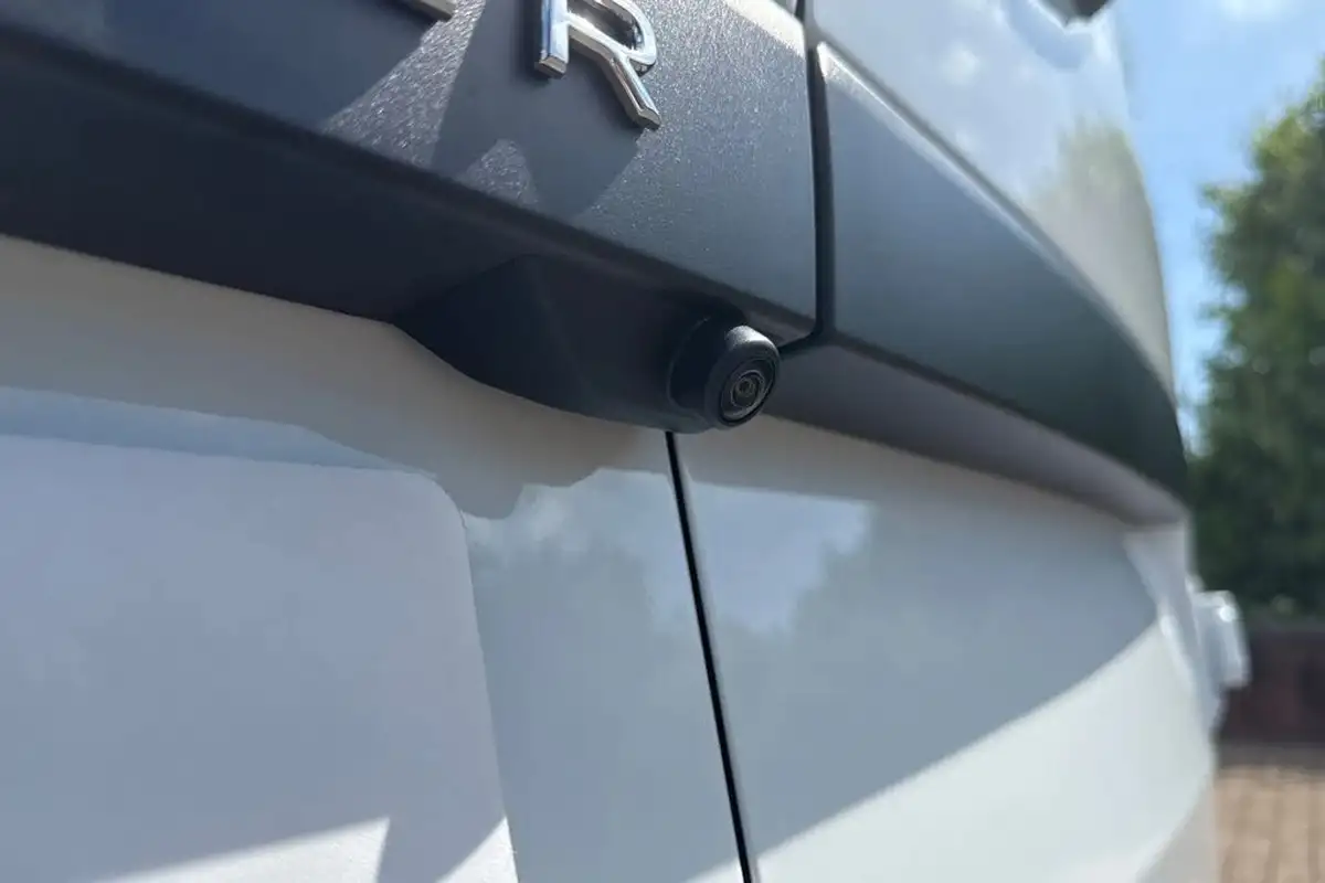 2025-volkswagen-transporter-20tdi-t30-commerce-plus-bmt-swb-150pseu6e-big-35