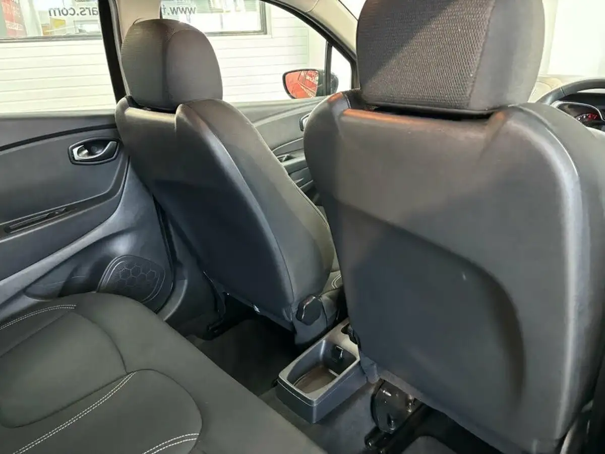 2018-renault-captur-09-tce-play-big-23