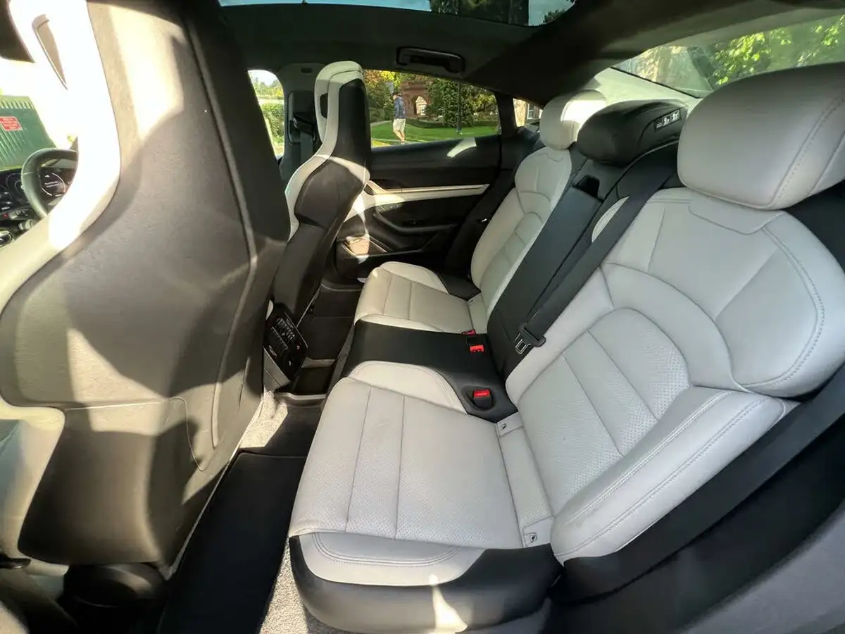 2020-porsche-taycan-e-turbo-big-68