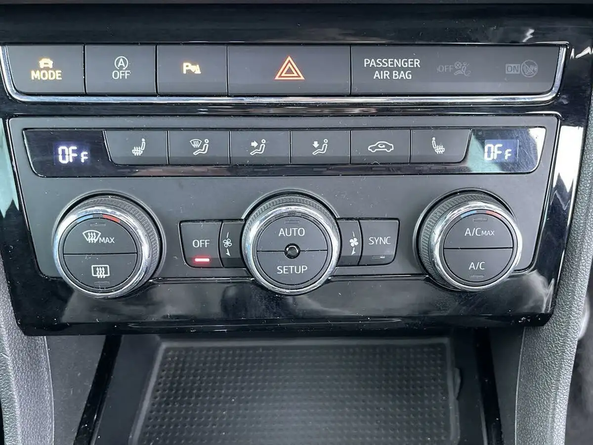 2019-seat-leon-15-tsi-evo-fr-black-edition-130ps-hatchback-big-38