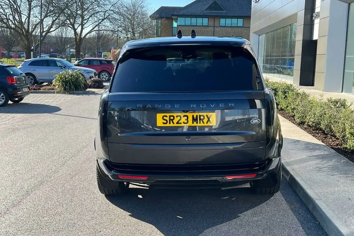 2023-land-rover-range-rover-30-d350-sv-big-12