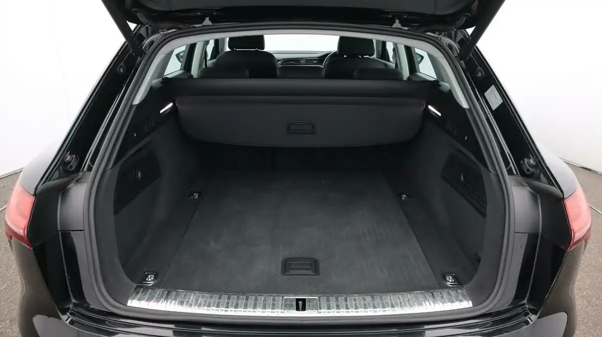 2022-audi-e-tron-55e-technik-station-wagon-big-17