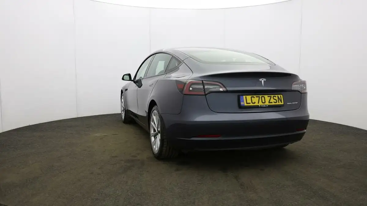 2020-tesla-model-3-e-long-range-big-30