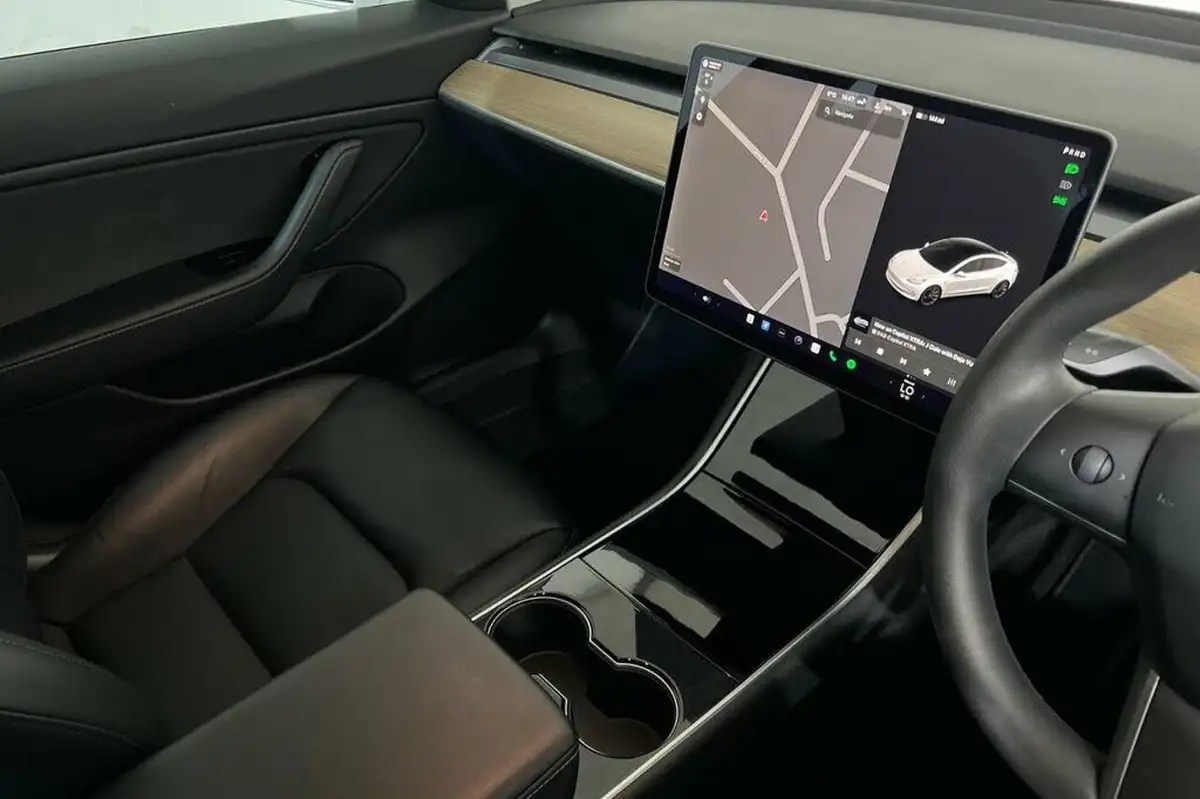 2021-tesla-model-3-e-performance-4x4-big-32