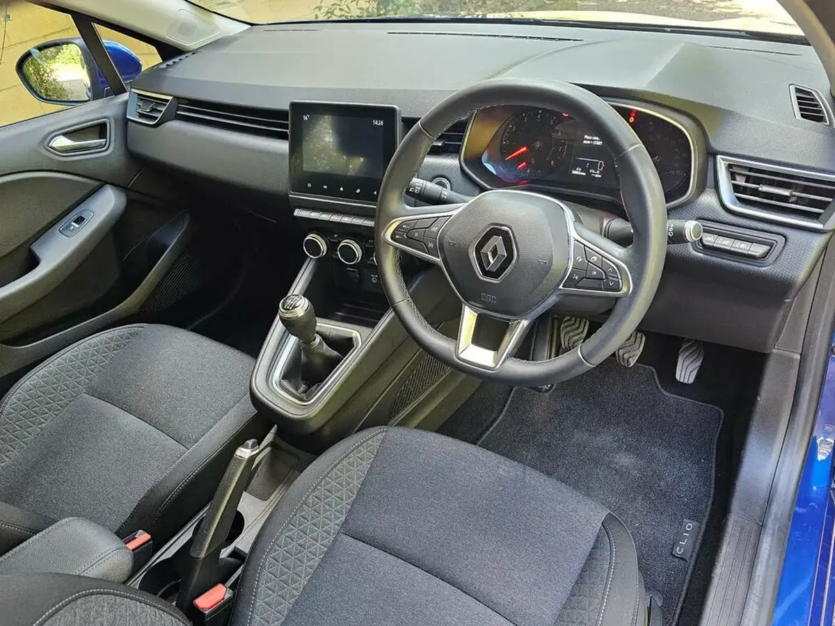 2021-renault-clio-10-tce-iconic-90ps-big-24