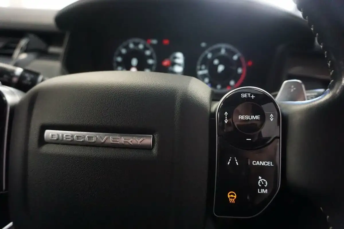 2020-land-rover-discovery-30-sd6-hse-big-44