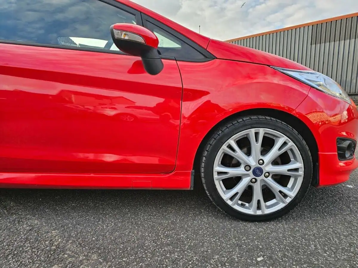2015-ford-fiesta-16tdci-zetec-s-big-28