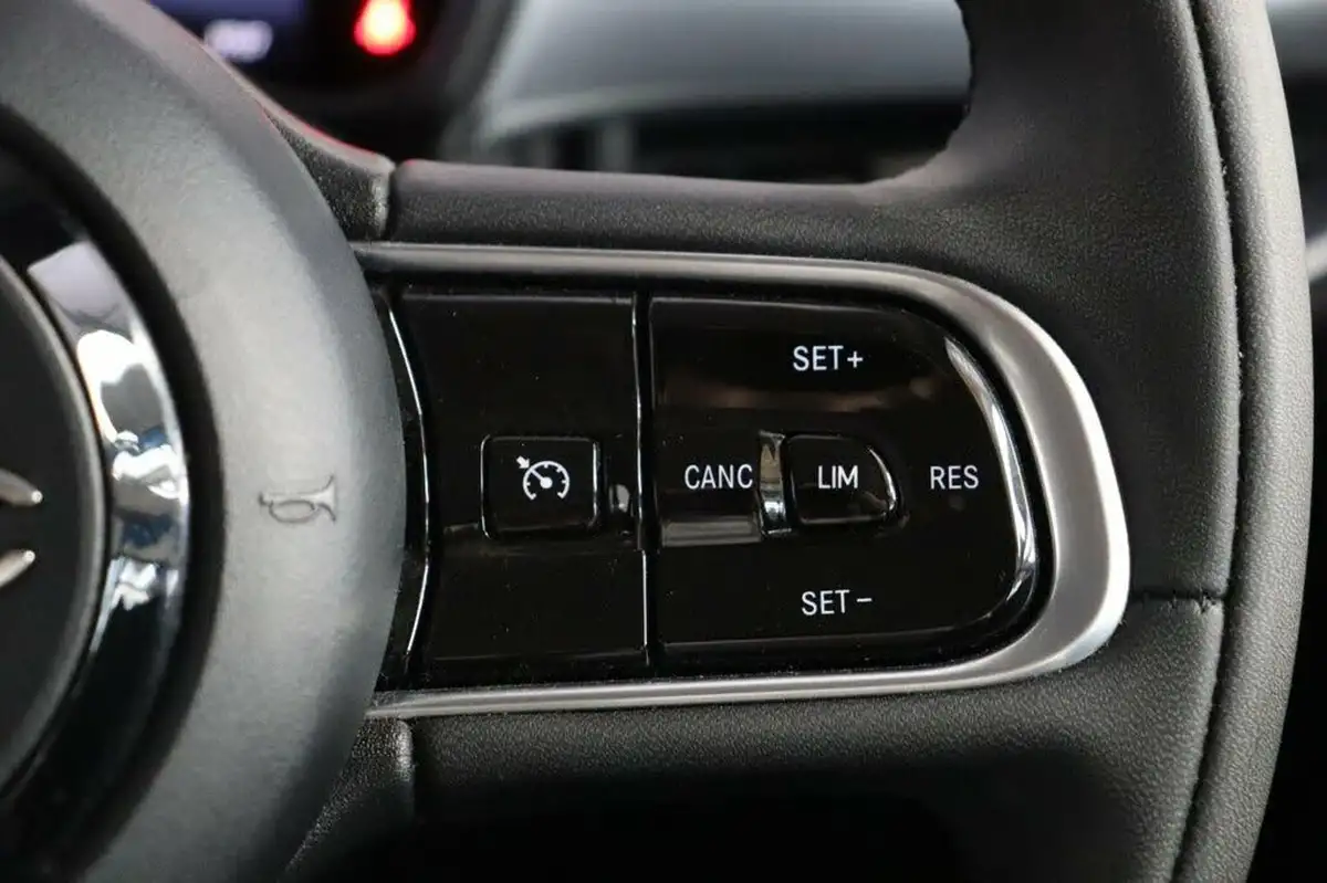 2021-fiat-500-e-icon-big-26
