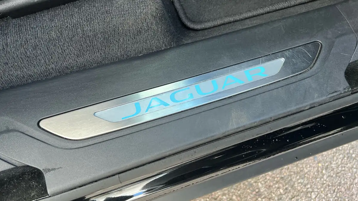 2023-jaguar-f-pace-20-p250-r-dynamic-hse-black-big-20