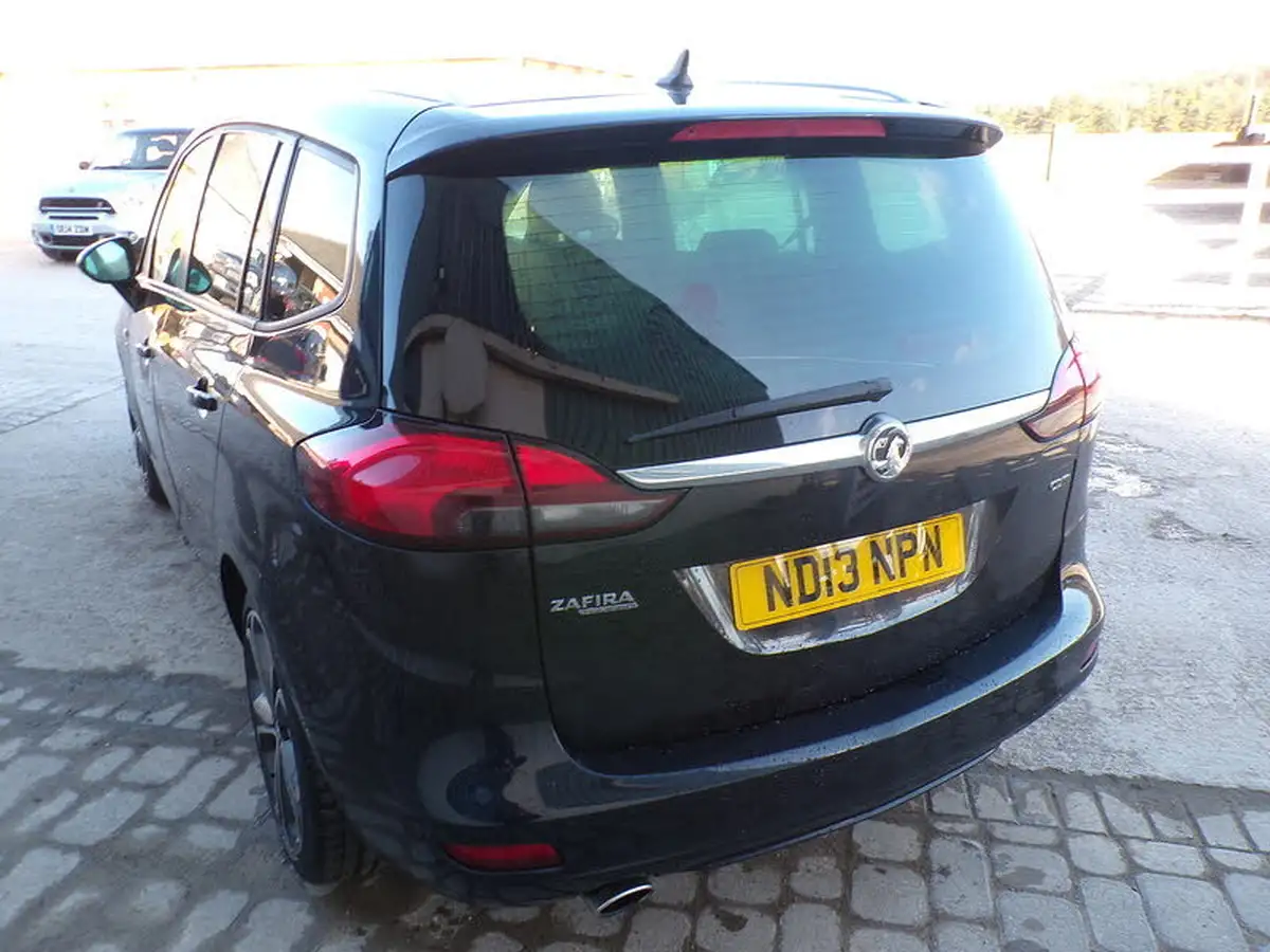 2013-vauxhall-zafira-tourer-20cdti-sri-big-6