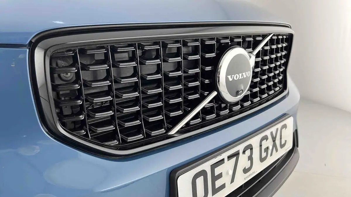 2023-volvo-xc40-20-b3-plus-big-24
