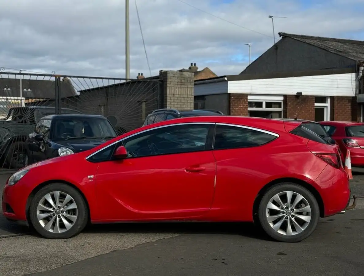 2013-vauxhall-astra-gtc-20td-sri-auto-big-3