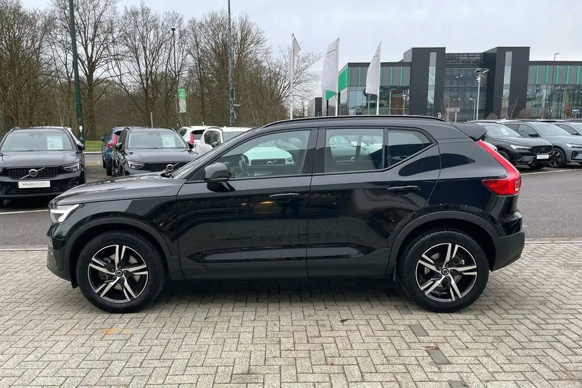 2023-volvo-xc40-20-b3-plus-big-9