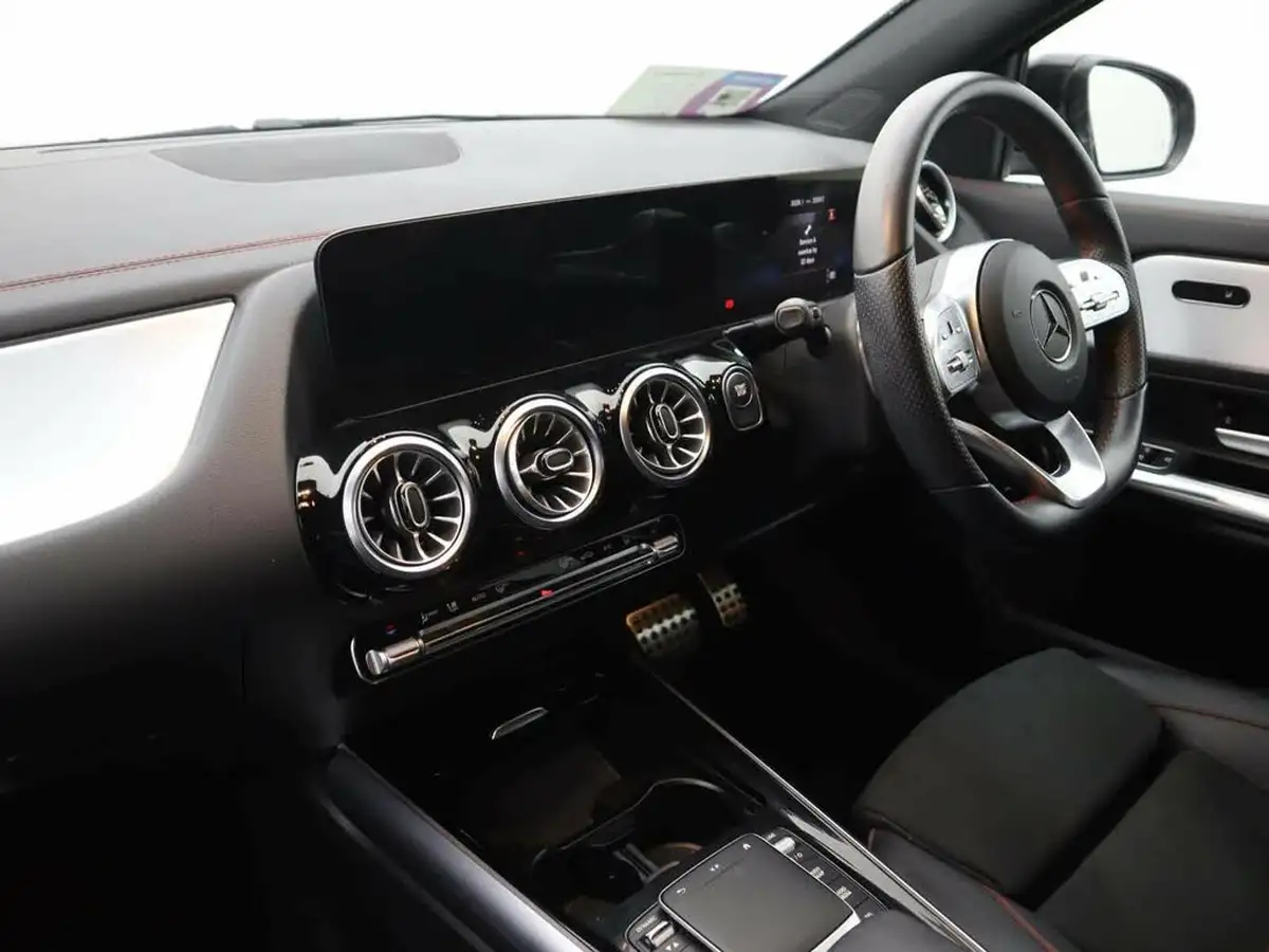 2021-mercedes-benz-eqa-e-eqa-300-amg-line-big-9