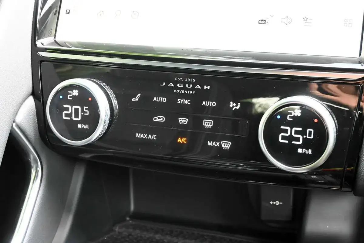 2021-jaguar-e-pace-20-d200-r-dynamic-se-big-37