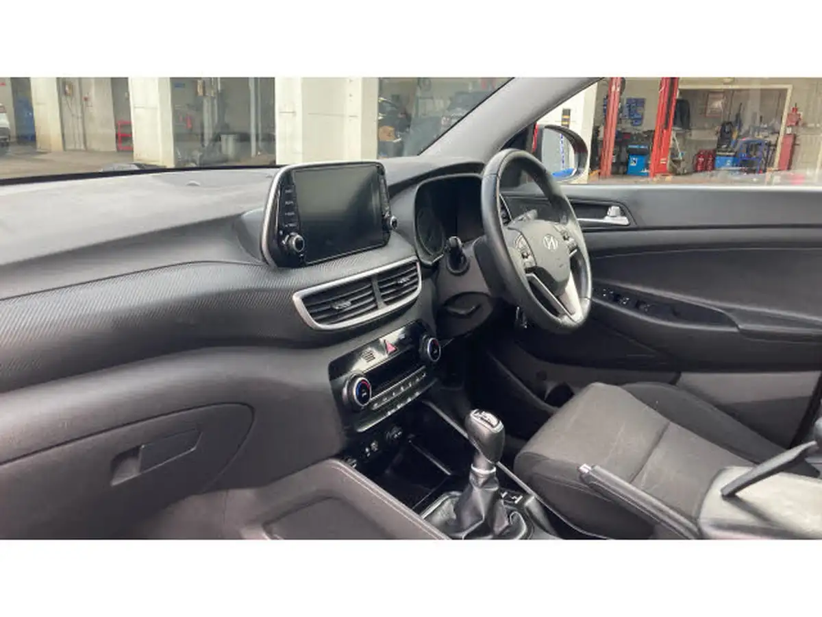 2019-hyundai-tucson-16-gdi-se-nav-big-1