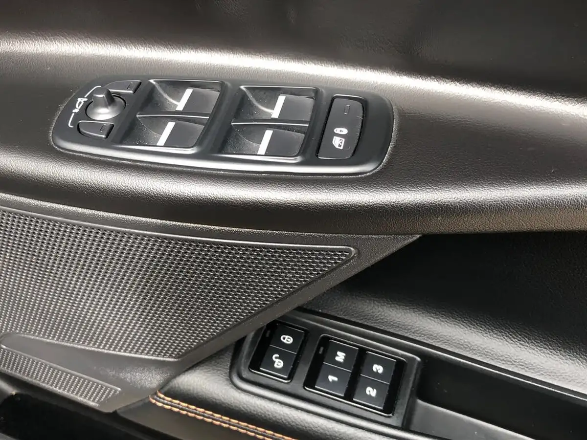 2017-jaguar-xe-20i-prestige-249ps-ss-1998cc-big-31