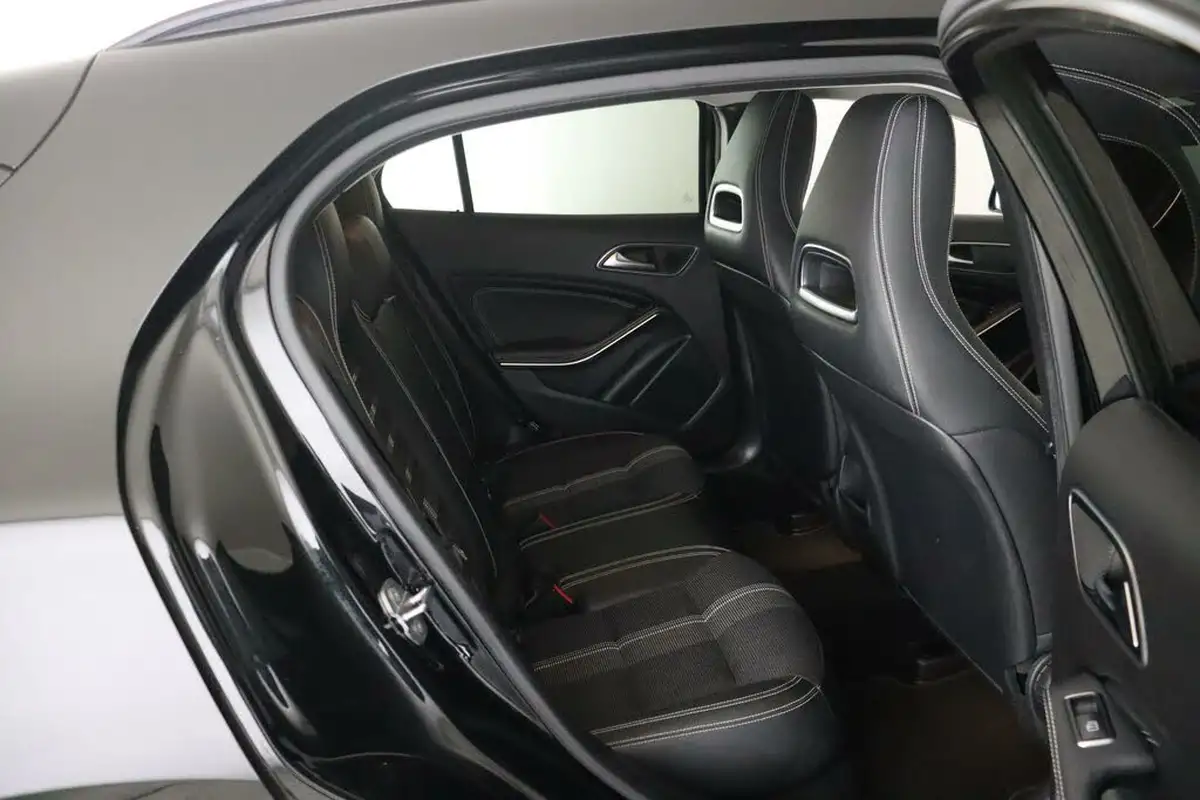 2019-mercedes-benz-gla-class-16-gla-180-urban-edition-big-12