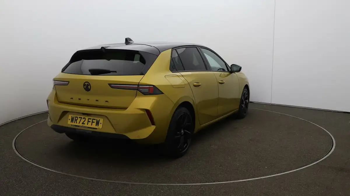 2022-vauxhall-astra-12-turbo-gs-line-hatchback-big-51