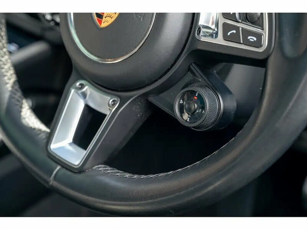 2019-porsche-cayenne-40-v8-turbo-s-e-hybrid-station-wagon-big-6