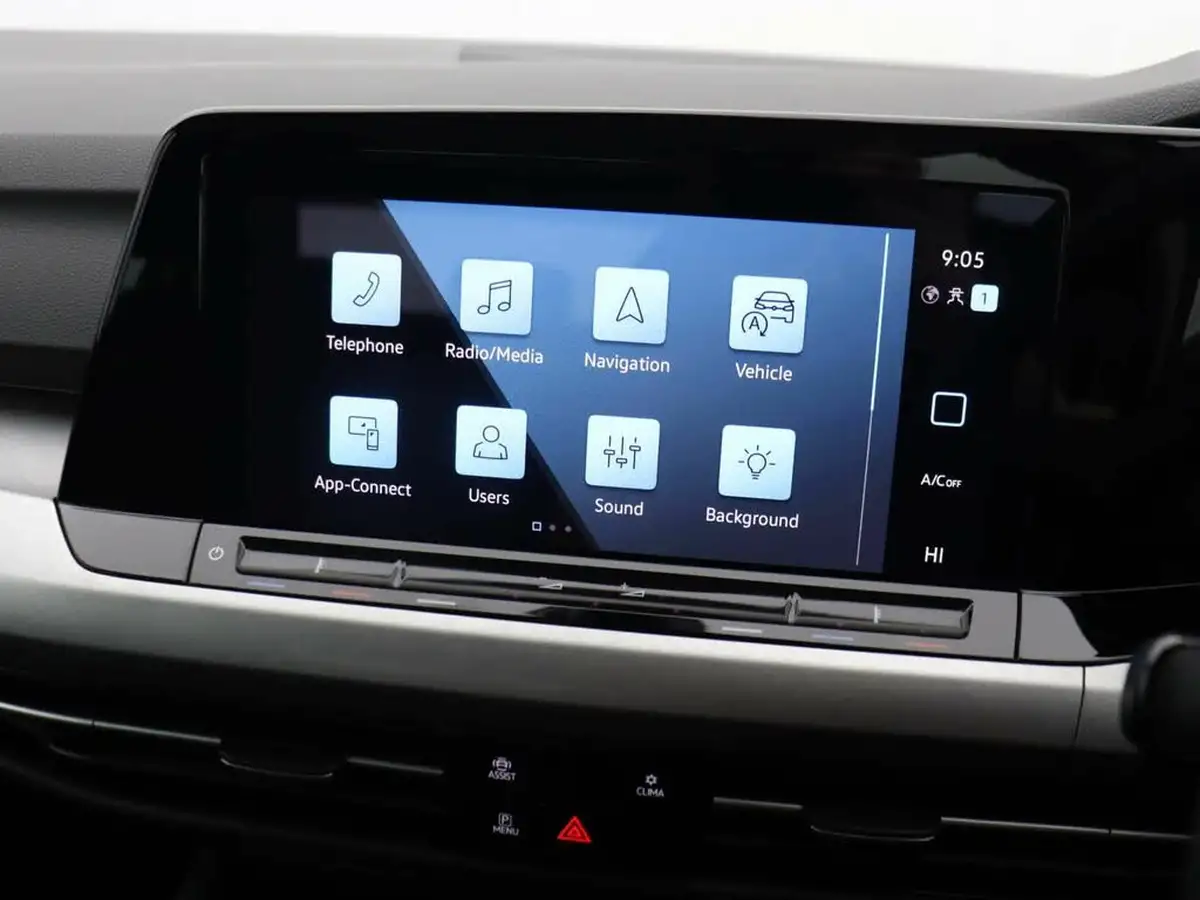 2021-volkswagen-golf-10-tsi-life-hatchback-big-36