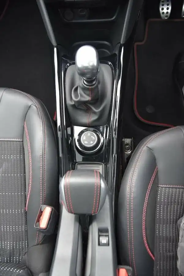 2019-peugeot-2008-suv-12-puretech-gt-line-130bhp-big-43