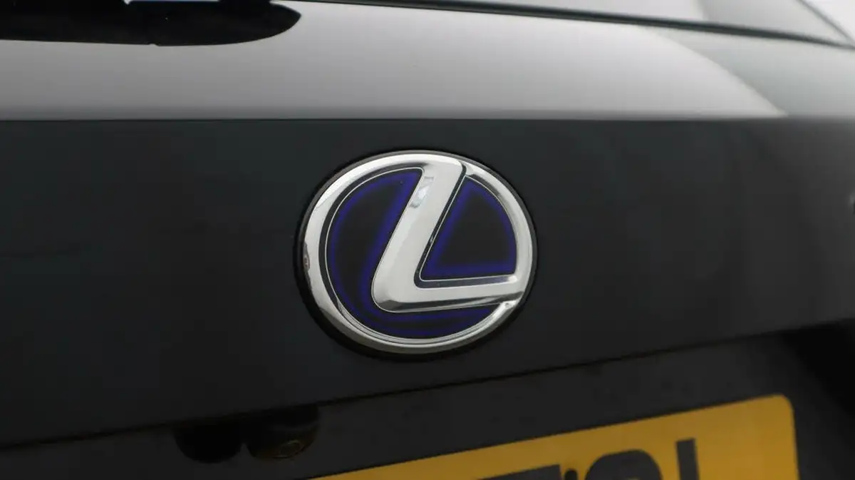 2018-lexus-nx-300h-25-f-sport-big-21