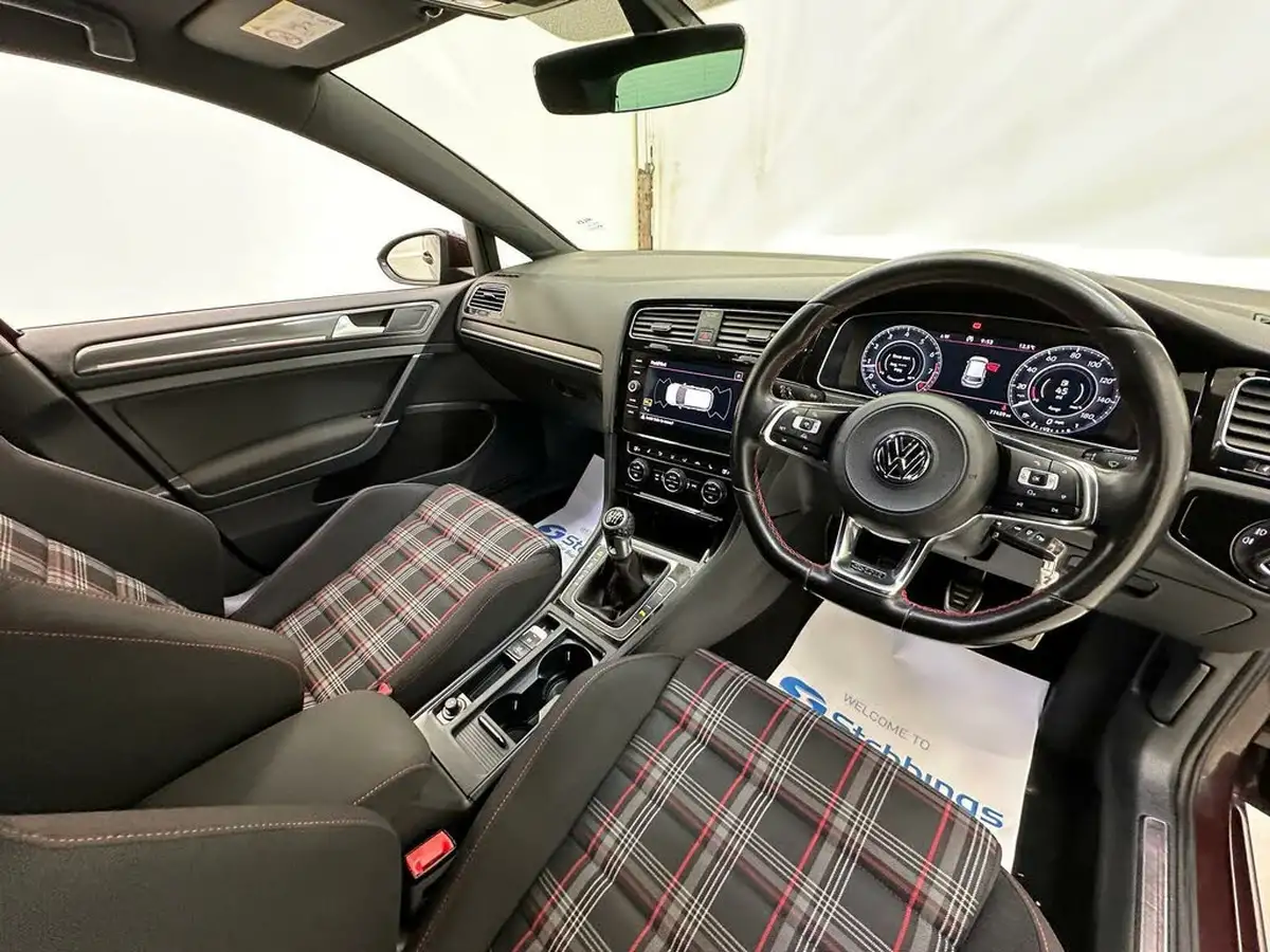2017-volkswagen-golf-20-tsi-gti-230ps-ss-5d-big-14
