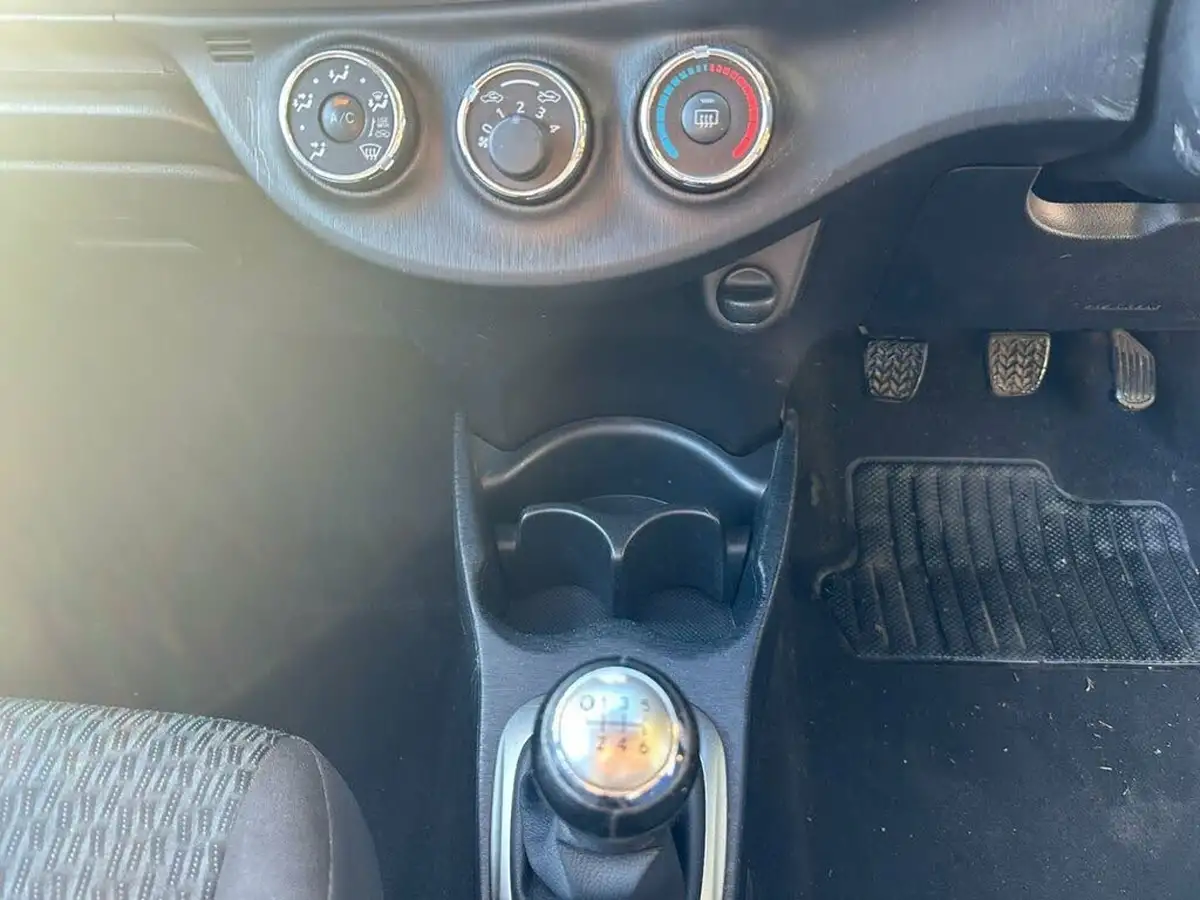 2013-toyota-yaris-133-tr-vvt-i-5d-big-16